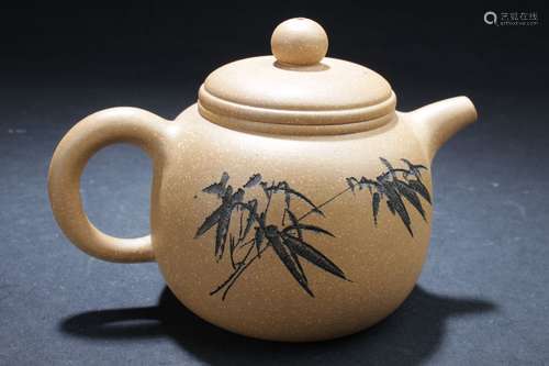 A Word-decorating Chinese Estate Tea Pot