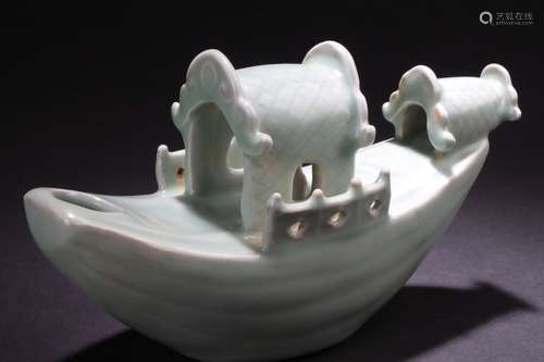 An Estate Boat-design Chinese Porcelain Display