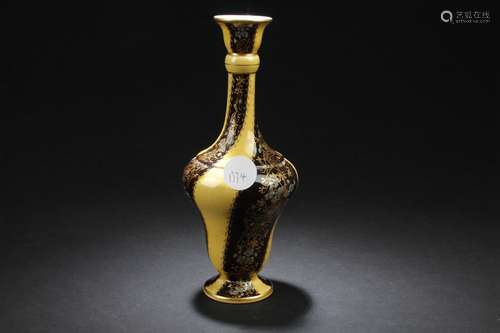 An Estate Narrow-opening Porcelain Vase