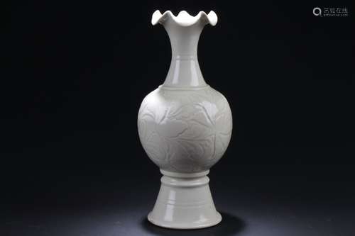 A Milky-white Wave-opening Chinese Porcelain Vase