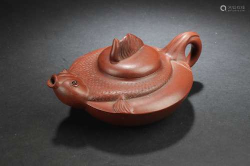 A Chinese Flat-design Fish-fortune Tea Pot