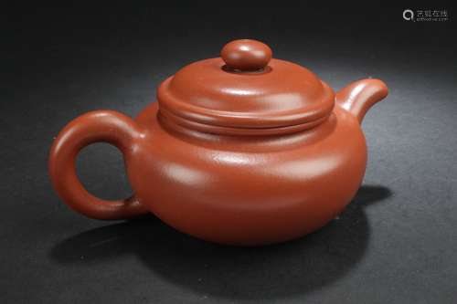 A Classic-shape Circular Chinese Estate Tea Pot