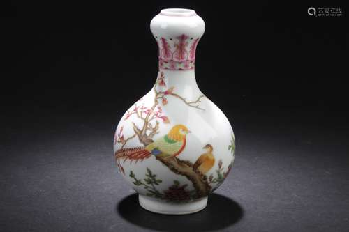 A Poetry-framming Chinese Nature-sceen Porcelain Vase