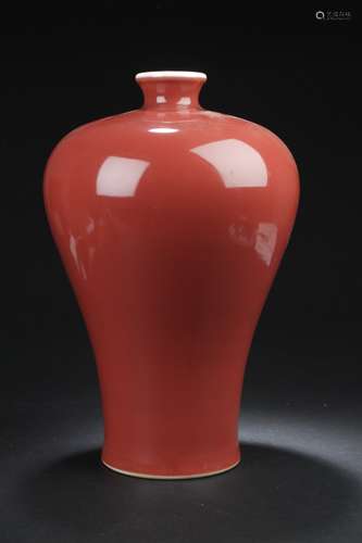 A Plain-style Chinese Red Mei-shape Porcelain Vase