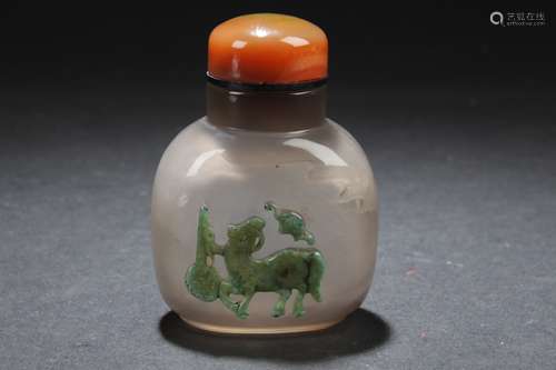 A Chinese Estate Agate-curving Snuff Bottle