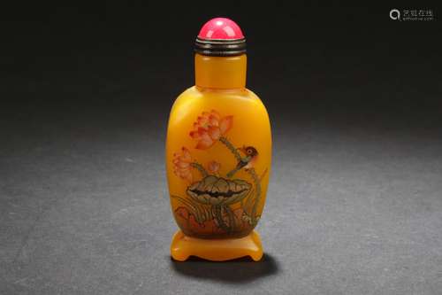 A Nature-sceen Chinese Overlay Snuff Bottle