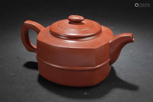 A Classic-shape Chinese Estate Tea Pot