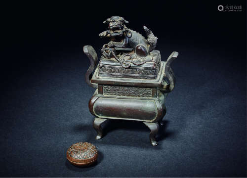 明 铜海水纹狮钮八卦盖炉及铜香盒 （二件）