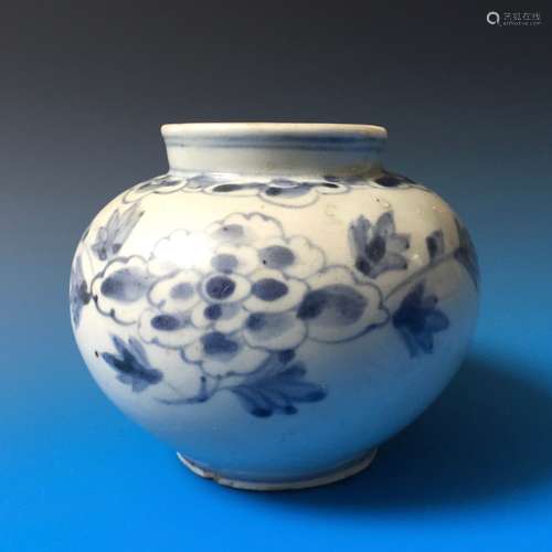 CHINESE ANTIQUE BLUE AND WHITE POT, MING DYNASTY