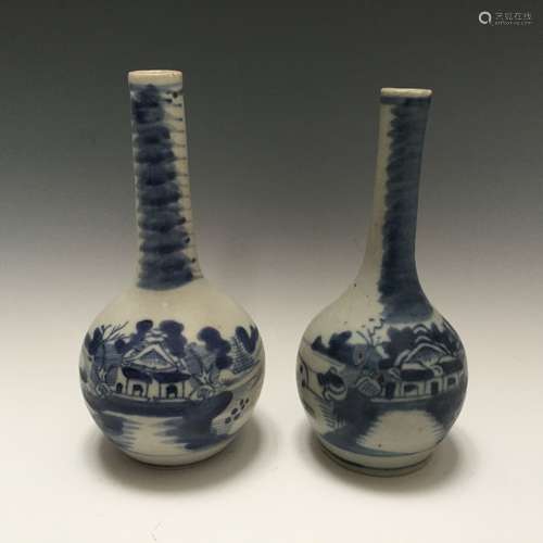 A PAIR CHINESE ANTIQUE BLUE AND WHITE PORCELAIN  VASES