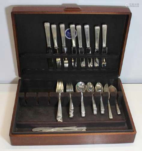 STERLING. Lunt Modern Classic Flatware Service.