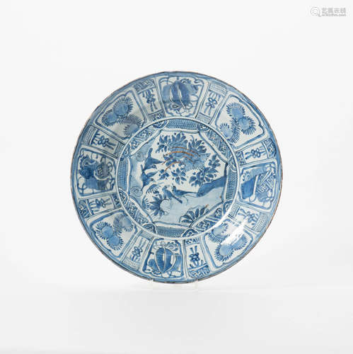 A large Chinese blue and white 'Kraak porseleinen' dish