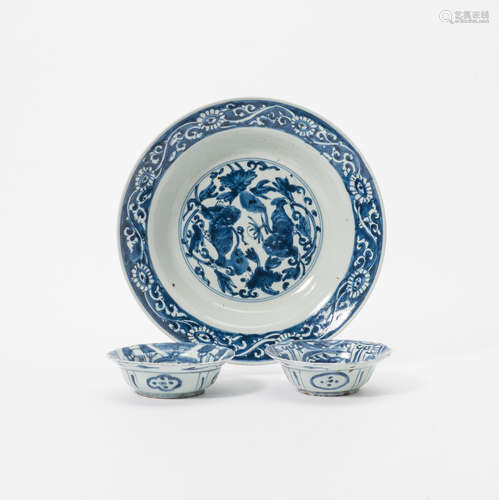 A Chinese blue and white dish and two blue and white 'kraak porselein' bowls