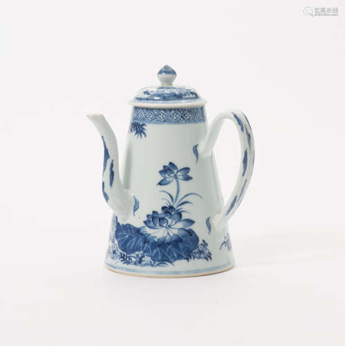 A Chinese blue and white mocca-pot with cover