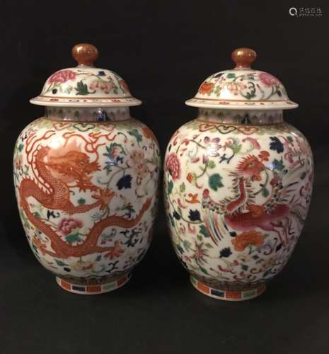 Qing D., A Pair of Fmille Rose Vases