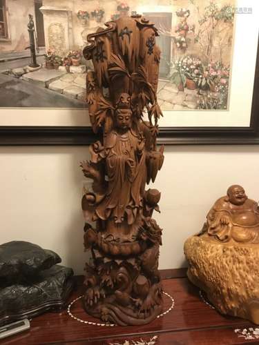 A Sandalwood Guanyin Sculpture