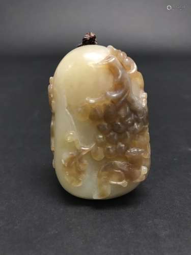 A Yellow Jade Pendant