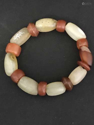 A Red and White Agate Bracelet