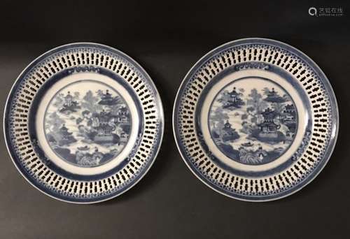 Qing D., A Pair of Blue and White Dishes