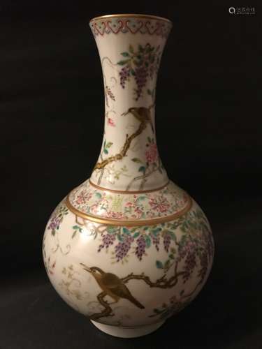 Qing D., A Famille Rose Vase