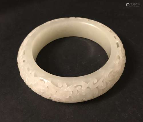 A Hetian Jade Carved Bracelet