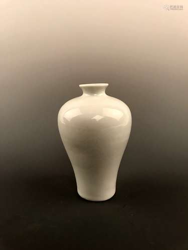 Chinese White Glazed Vase