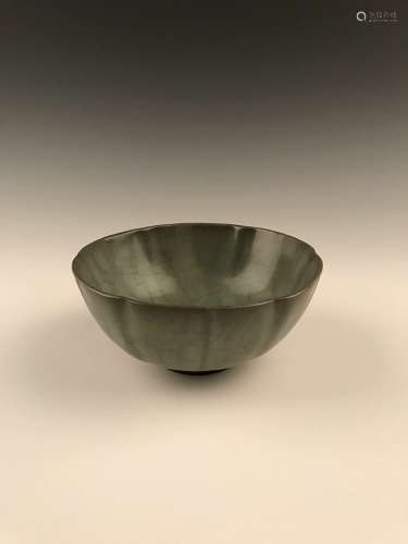 Chinese Kuan Type Bowl