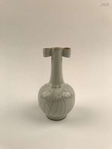 Chinese Ge Yao Arrow Vase