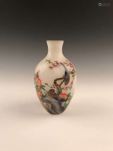 Fine Enamel Peking Glass Vase