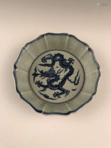 Fine Chinese Blue and White Drasgon Plate
