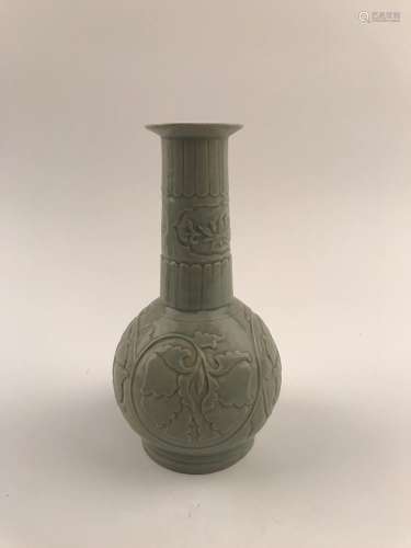 Chinese Longquan Yao Vase