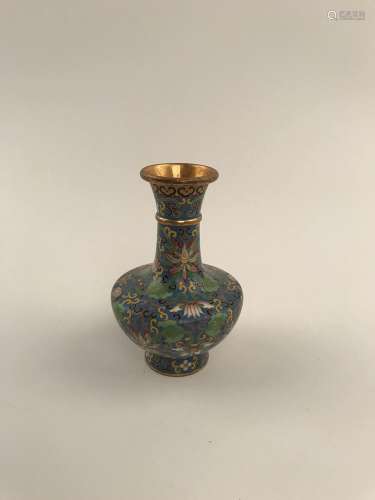 Fine Chinese Closionne Vase