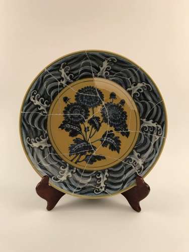 Chinese Flower Charger with Xuande Mark