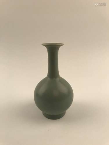 Fine Chinese Celadon Glazed Vase
