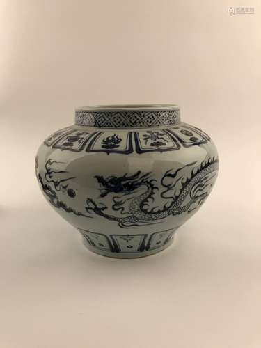 Fine Chinese Blue and White Dragon Jar