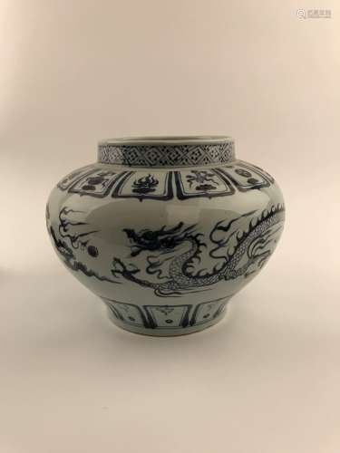 Fine Chinese Blue and White Dragon Jar
