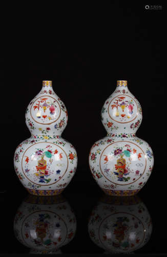 Pair of Chinese Famille Rose Groud Shaped Vase Marked 