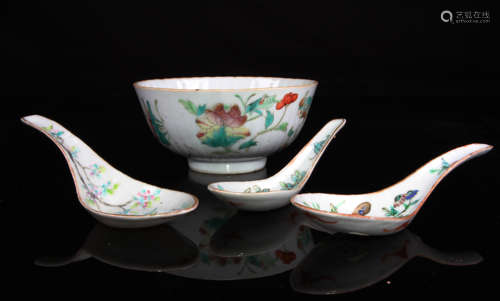 Set of  Four Chinese Famille Rose Bowl and Spoon Painted with Flowers and Butterfly Marked 