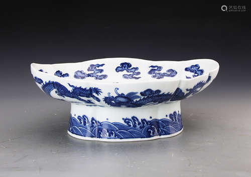 Chinese Blue and White Lotus Shaped Plate Painted with Dragons Marked 