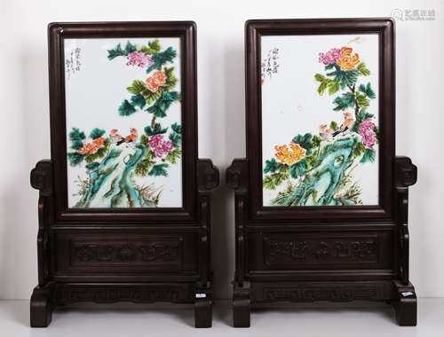 Pair of Chinese Qing Styled Famille Rose Table Screen with Wood Frame Painted with Flowers and Birds L:30cm W:20cm h:50cm