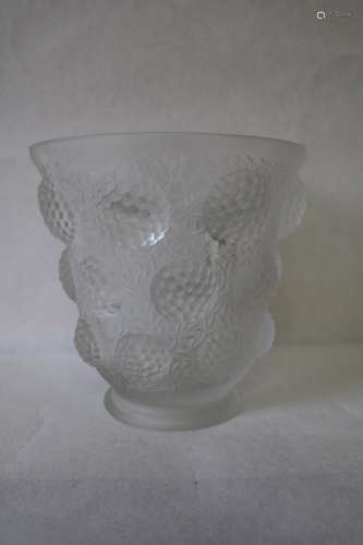 3 dimensional Berry Vase