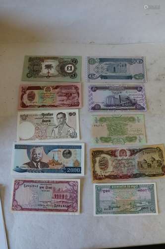 Lot of Foreign  Paper Money,  10 Bills, like mint condition