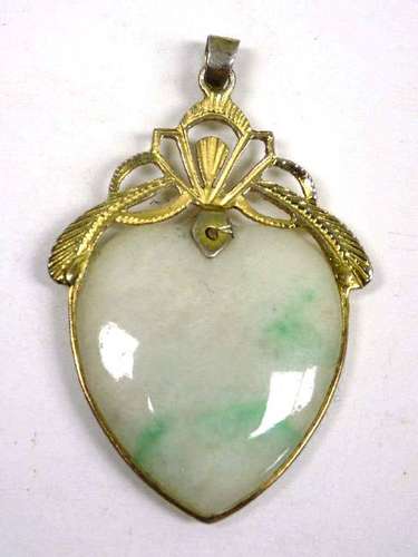 CHINESE NEPHRITE JADE HEART PENDANT Chinese Republic