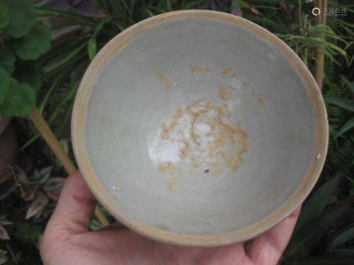 Chinese TANG / SONG dynasty celadon bowl, 143 mm