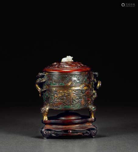 宋•青铜鎏金螭龙耳筒式炉