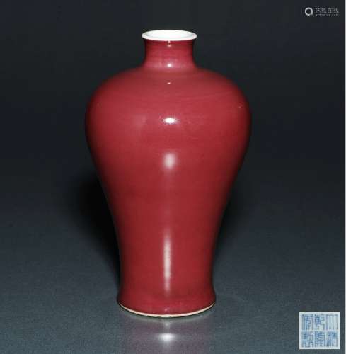 清乾隆•霁红釉梅瓶