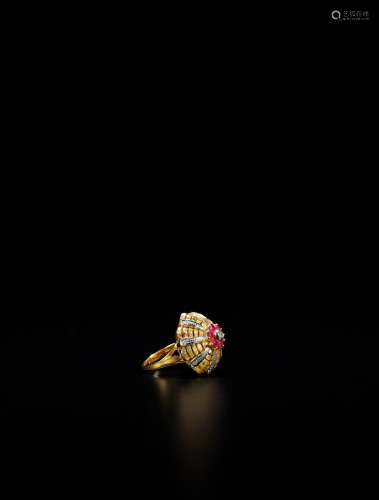 十九世纪制 18K金红宝石花型戒指