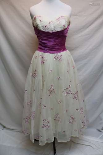 1950's Embroidered Chiffon Sweet Heart Bodice dress
