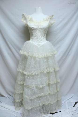 1950's Embroidered Tulle Lace Wedding/Prom Gown by RH Whites