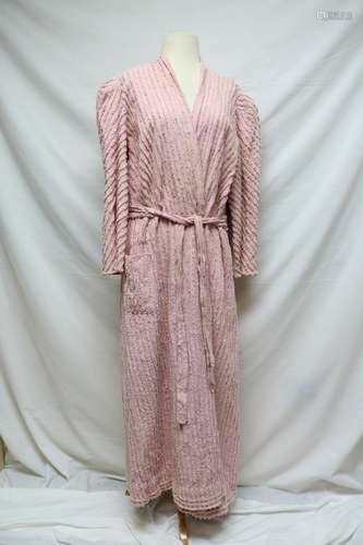 1940s pink chenille robe